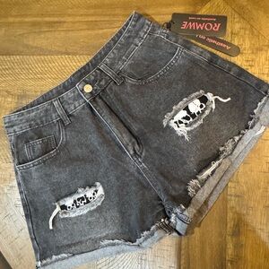 💀 ROMWE Women's Distressed Jean Shorts with Skull Pocket Peekaboos!! 🔮🖤